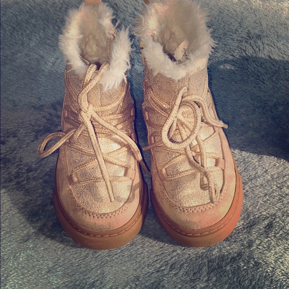 Barely worn toddler sz 6 Gymboree boots